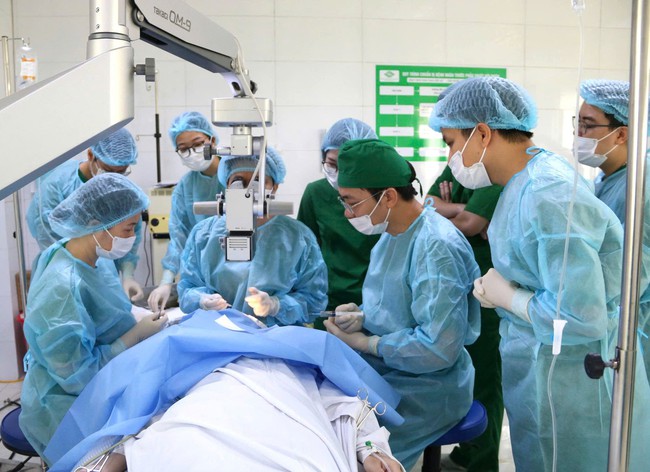 Thêm cơ hội hồi sinh ánh sáng cho bệnh nhân mù lòa nhờ ghép giác mạc- Ảnh 4. Thêm cơ hội hồi sinh ánh sáng cho bệnh nhân mù lòa nhờ ghép giác mạc- Ảnh 4.