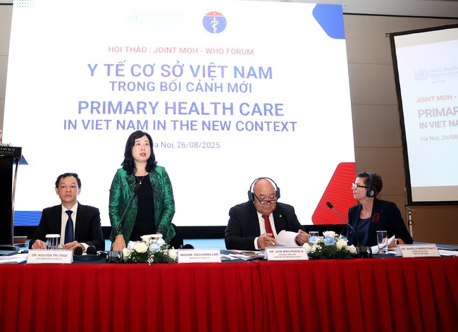 Uỷ viên Trung ương Đảng, Bộ trưởng Bộ Y tế Đào Hồng Lan, ông Saia Ma'u Piukala, Giám đốc WHO khu vực Tây Thái Bình Dương, Thứ trưởng Bộ Y tế Nguyễn Tri Thức và bà Angela Pratt - Trưởng đại diện WHO tại Việt Nam tại hội thảo.