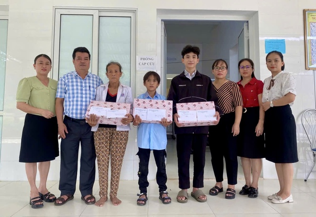 Cán bộ y tế 'nuôi heo đất' hỗ trợ người bệnh nghèo- Ảnh 3.