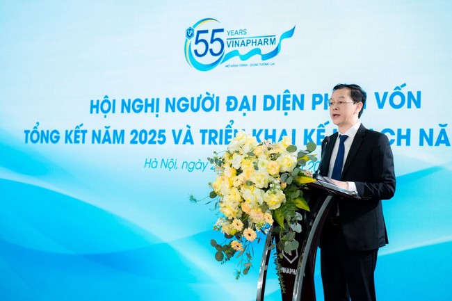 PGS.TS.BSCKII Nguyễn Tri Thức - Ủy viên Ban Thường vụ Đảng ủy, Thứ trưởng Bộ Y tế phát biểu chỉ đạo tại Hội nghị.