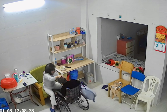 Nỗi ân hận của gia đình cụ bà ngồi xe lăn nghi bị giúp việc bạo hành- Ảnh 3.