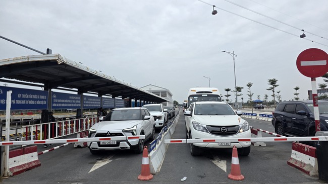 Tăng cường thêm phà phục vụ du khách du lịch Cát Bà dịp nghỉ lễ- Ảnh 1. Tăng cường thêm phà phục vụ du khách du lịch Cát Bà dịp nghỉ lễ- Ảnh 1.