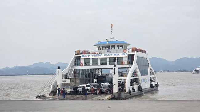 Tăng cường thêm phà phục vụ du khách du lịch Cát Bà dịp nghỉ lễ- Ảnh 3. Tăng cường thêm phà phục vụ du khách du lịch Cát Bà dịp nghỉ lễ- Ảnh 3.