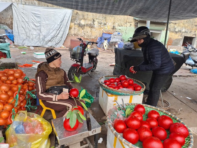 Phố phường rộn ràng không khí mua sắm Tết- Ảnh 4.