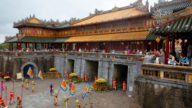 Du xuân hoàng cung, trải nghiệm hái lộc đầu năm giữa không gian di sản Huế- Ảnh 2.