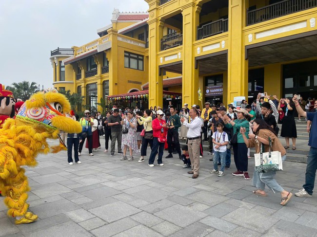 Du lịch Quảng Ninh tăng trưởng ấn tượng ngay đầu năm mới

- Ảnh 1.