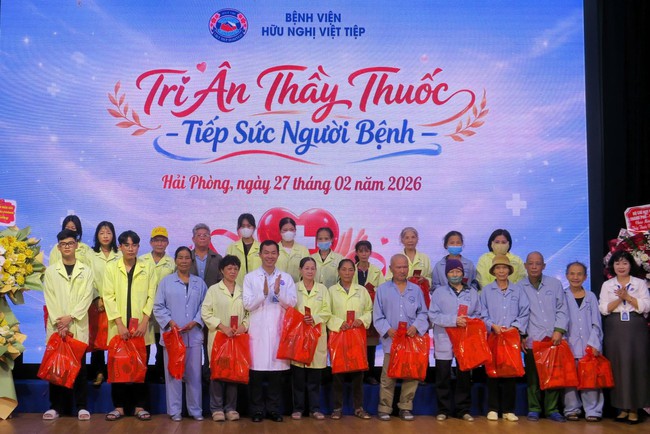 Hải Phòng: Tri ân thầy thuốc, tiếp sức người bệnh nhân ngày Thầy thuốc Việt Nam- Ảnh 1. Hải Phòng: Tri ân thầy thuốc, tiếp sức người bệnh nhân ngày Thầy thuốc Việt Nam- Ảnh 1.