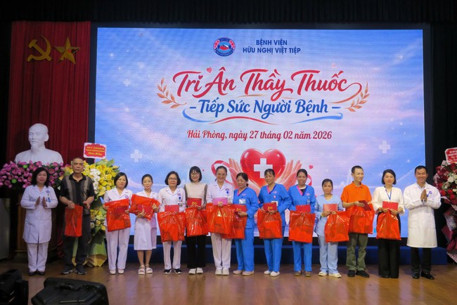 Hải Phòng: Tri ân thầy thuốc, tiếp sức người bệnh nhân ngày Thầy thuốc Việt Nam- Ảnh 5. Hải Phòng: Tri ân thầy thuốc, tiếp sức người bệnh nhân ngày Thầy thuốc Việt Nam- Ảnh 5.
