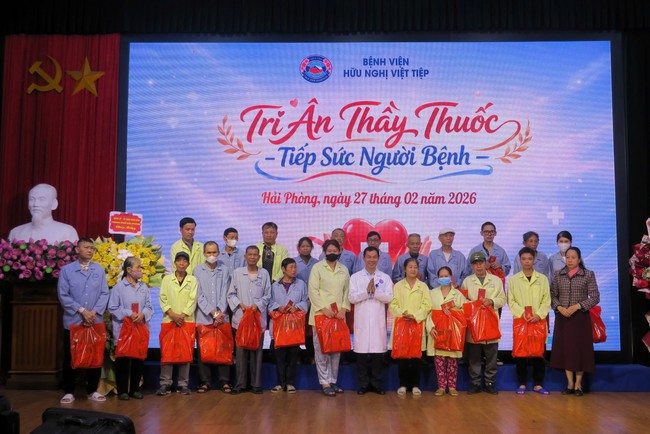 Hải Phòng: Tri ân thầy thuốc, tiếp sức người bệnh nhân ngày Thầy thuốc Việt Nam- Ảnh 4. Hải Phòng: Tri ân thầy thuốc, tiếp sức người bệnh nhân ngày Thầy thuốc Việt Nam- Ảnh 4.