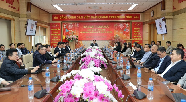 Điểm cầu Bộ Y tế kết nối với hội nghị. Ảnh: Trần Minh