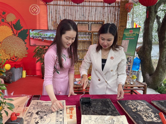 Hải Phòng đẩy mạnh kết nối di sản, thương mại và du lịch tại Lễ hội mùa Xuân Côn Sơn - Kiếp Bạc 2026- Ảnh 4. Hải Phòng đẩy mạnh kết nối di sản, thương mại và du lịch tại Lễ hội mùa Xuân Côn Sơn - Kiếp Bạc 2026- Ảnh 4.