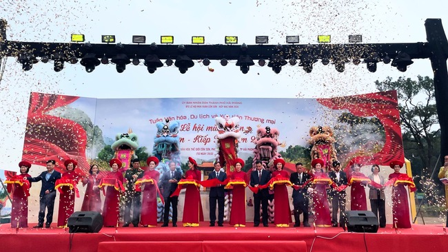 Hải Phòng đẩy mạnh kết nối di sản, thương mại và du lịch tại Lễ hội mùa Xuân Côn Sơn - Kiếp Bạc 2026- Ảnh 1. Hải Phòng đẩy mạnh kết nối di sản, thương mại và du lịch tại Lễ hội mùa Xuân Côn Sơn - Kiếp Bạc 2026- Ảnh 1.