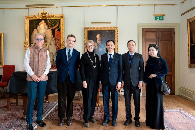 Thứ trưởng Nguyễn Tri Thức và đoàn công tác Bộ Y tế thăm, làm việc tại Vương quốc Anh- Ảnh 5. Thứ trưởng Nguyễn Tri Thức và đoàn công tác Bộ Y tế thăm, làm việc tại Vương quốc Anh- Ảnh 5.