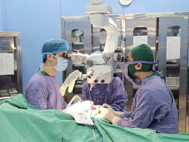 Vi phẫu tái lập tuần hoàn bàn tay gần đứt rời do tai nạn lao động- Ảnh 1. Vi phẫu tái lập tuần hoàn bàn tay gần đứt rời do tai nạn lao động- Ảnh 1.