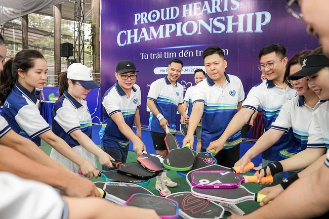 Bác sĩ, dược sĩ thi đấu Pickleball gây quỹ mổ tim cho trẻ em nghèo- Ảnh 1.