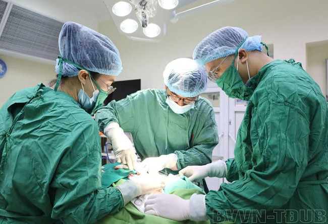 Nữ sinh 16 tuổi phải cắt bỏ toàn bộ tuyến giáp, bác sĩ cảnh báo gì?- Ảnh 1.