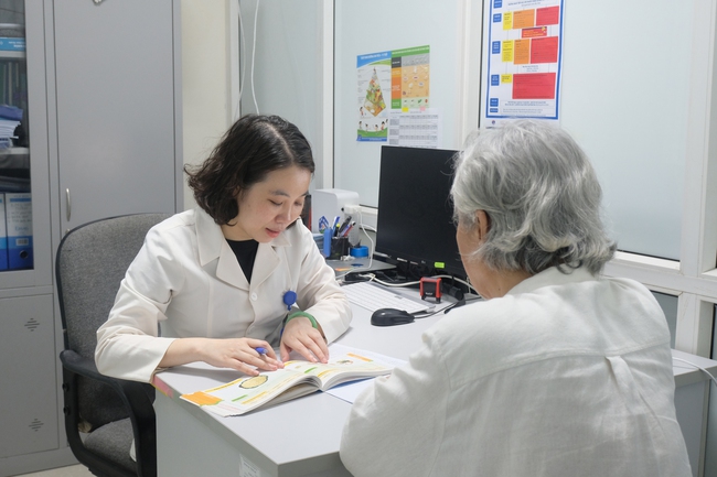 Ngày Sức khỏe toàn dân 7/4: Bí quyết sống khỏe, sống thọ cho người cao tuổi- Ảnh 1.