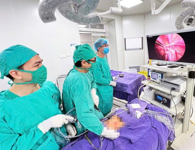 Cứu buồng trứng cho bé gái 9 tuổi nhờ phẫu thuật nội soi kịp thời- Ảnh 1. Cứu buồng trứng cho bé gái 9 tuổi nhờ phẫu thuật nội soi kịp thời- Ảnh 1.