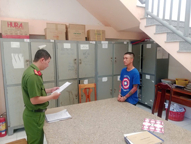 Khởi tố Nguyễn Minh Pháp SN 2002 dùng gạch ống đánh hỏng mắt bạn- Ảnh 1. Khởi tố Nguyễn Minh Pháp SN 2002 dùng gạch ống đánh hỏng mắt bạn- Ảnh 1.