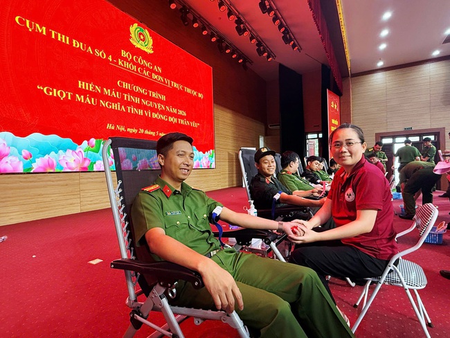 Mỗi giọt máu cho đi hôm nay sẽ thắp sáng hy vọng sống cho nhiều người bệnh ngày mai- Ảnh 2. Mỗi giọt máu cho đi hôm nay sẽ thắp sáng hy vọng sống cho nhiều người bệnh ngày mai- Ảnh 2.