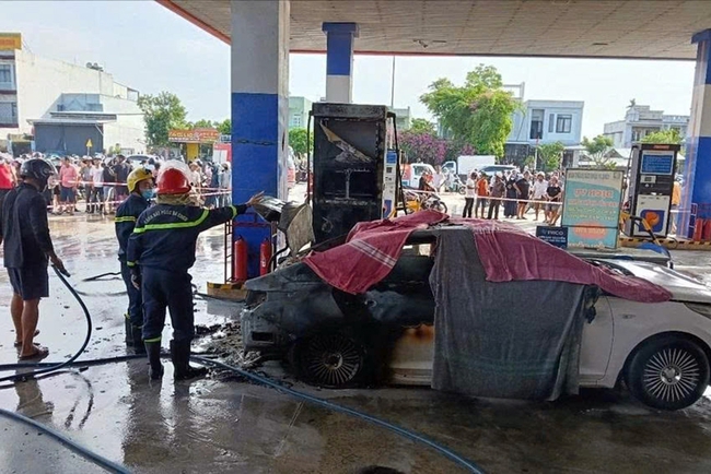 Vì sao chở pin, ắc quy trong ô tô ngày nắng nóng dễ gây cháy nổ?- Ảnh 2.