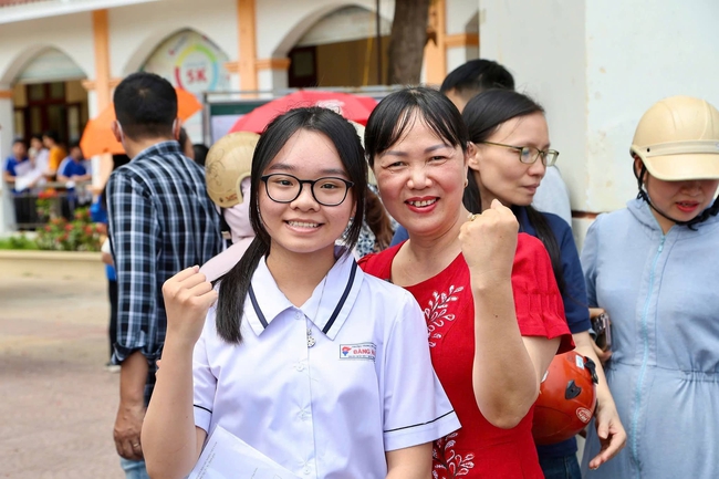Hình ảnh đáng yêu tại kỳ thi vào lớp 10 ở Hải Phòng hôm nay- Ảnh 7.