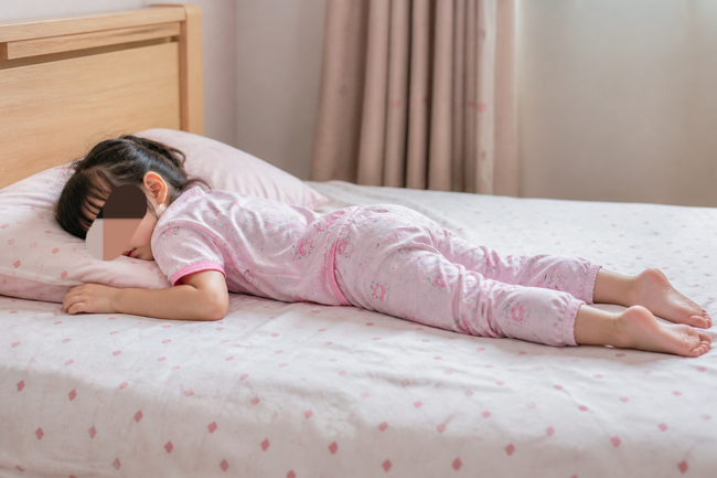 Mẹ sốc khi phát hiện con gái 5 tuổi thích 'nghịch' vùng kín: Chuyên gia tâm lý nói gì?- Ảnh 3.