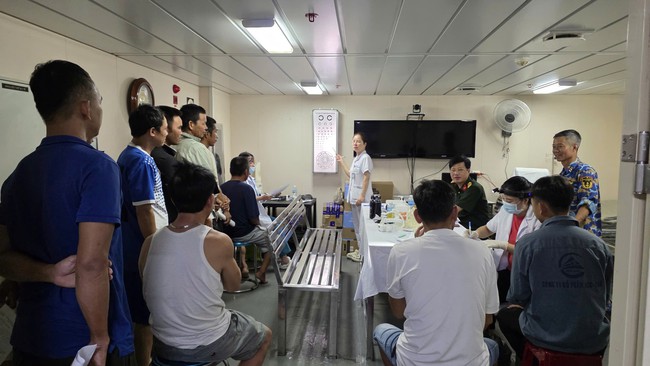 Ký sự Trường Sa: Khám sức khoẻ giữa biển khơi khác biệt thế nào?- Ảnh 24.