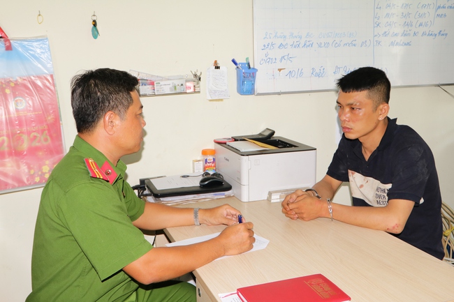 Tạm giữ Phan Minh Luân dùng dao chém cảnh sát cơ động khi cưỡng chế thi hành án- Ảnh 2.