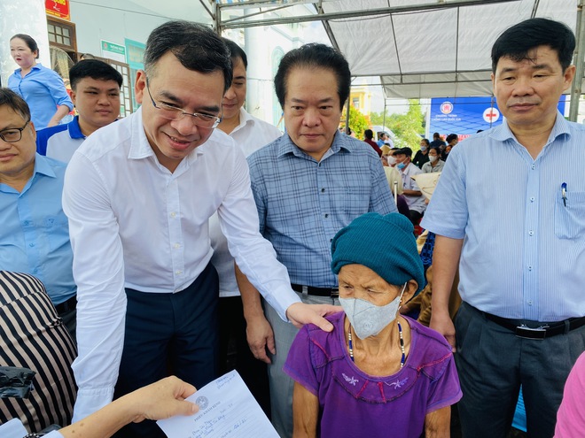 Chương trình 'Vì một Việt Nam khỏe mạnh hơn' dành 2 tỷ đồng khám sức khoẻ, tặng quà người dân Quảng Ngãi - Ảnh 5.