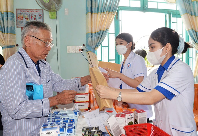 Chương trình 'Vì một Việt Nam khỏe mạnh hơn' dành 2 tỷ đồng khám sức khoẻ, tặng quà người dân Quảng Ngãi - Ảnh 9.