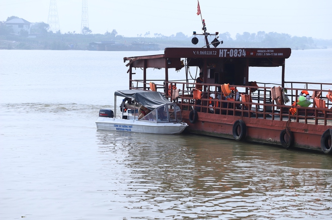 Cảnh sát đường thuỷ kiểm tra đột xuất các bến phà kết nối Hà Nội - Hưng Yên- Ảnh 7.