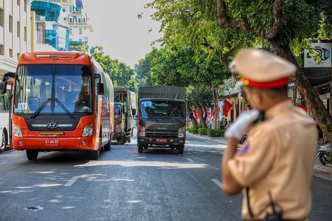 Nhiều biện pháp đảm bảo trật tự ATGT "Ngày hội Văn hóa vì hòa bình"- Ảnh 7.