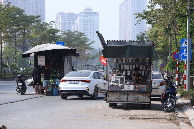 Tuyến đường tại Hà Nội bị 'cắt cụt' ngập rác, tràn lan vi phạm trật tự đô thị- Ảnh 14.