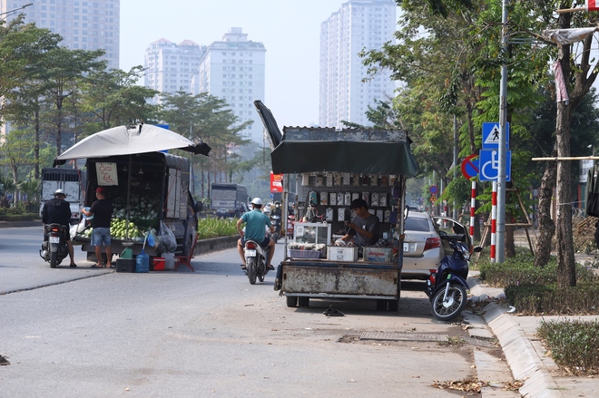 Tuyến đường tại Hà Nội bị 'cắt cụt' ngập rác, tràn lan vi phạm trật tự đô thị- Ảnh 15.