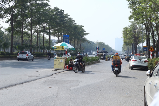 Tuyến đường tại Hà Nội bị 'cắt cụt' ngập rác, tràn lan vi phạm trật tự đô thị- Ảnh 12.