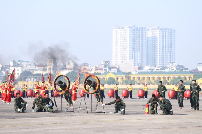 Đại tướng Phan Văn Giang kiểm tra công tác chuẩn bị Triển lãm Quốc phòng quốc tế Việt Nam 2024- Ảnh 9.