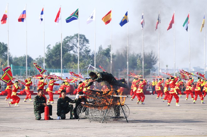 Đại tướng Phan Văn Giang kiểm tra công tác chuẩn bị Triển lãm Quốc phòng quốc tế Việt Nam 2024- Ảnh 8.