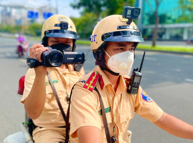 Không chỉ tăng mức phạt, CSGT còn ưu tiên dùng camera gắn trên người để xử lý vi phạm- Ảnh 5.