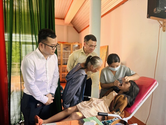 Khám bệnh miễn phí, tặng quà 500 người dân và trẻ em ở Đắk Lắk- Ảnh 8.