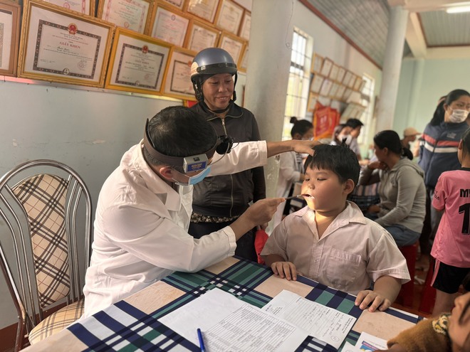 Thứ trưởng Bộ Y tế: Hội Thầy thuốc trẻ Việt Nam có nhiều đóng góp trong chăm sóc sức khỏe nhân dân- Ảnh 15.
