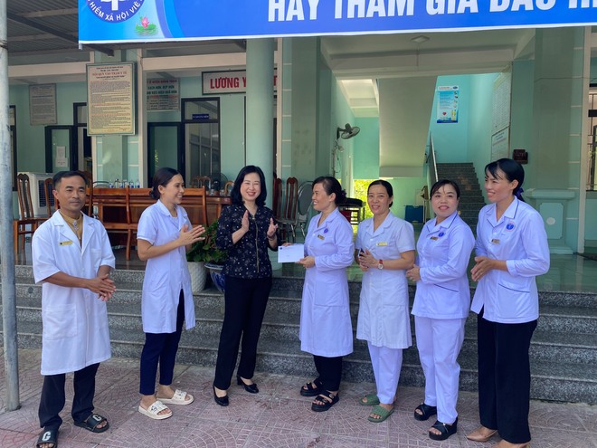 Bộ trưởng Bộ Y tế Đào Hồng Lan tri ân các Anh hùng, Liệt sĩ tại tỉnh Hà Tĩnh, Quảng Trị- Ảnh 6.
