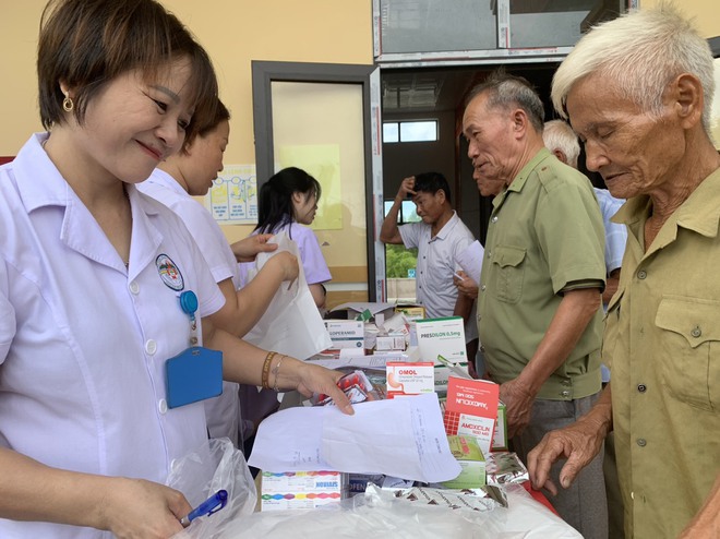 Người dân phấn khởi tham gia chương trình khám, cấp thuốc miễn phí do Báo Sức khỏe và Đời sống tổ chức- Ảnh 13.