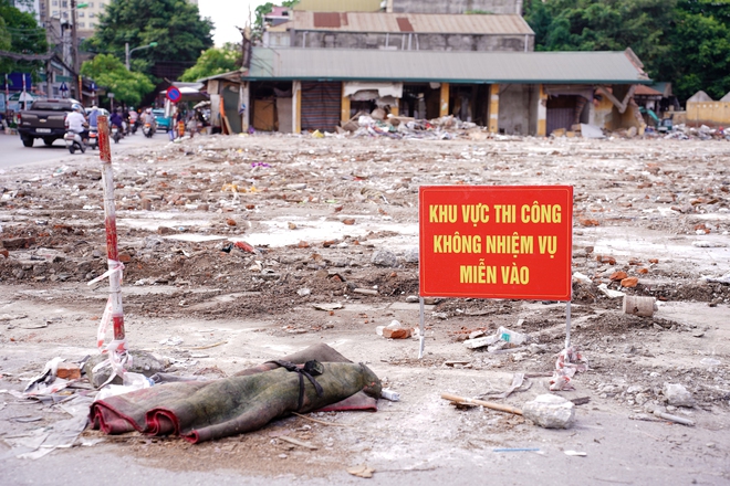 Sau giải tỏa, chợ Mai Động biến thành nơi tập kết phế thải, ngổn ngang gạch đá- Ảnh 29.