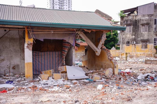 Sau giải tỏa, chợ Mai Động biến thành nơi tập kết phế thải, ngổn ngang gạch đá- Ảnh 27.