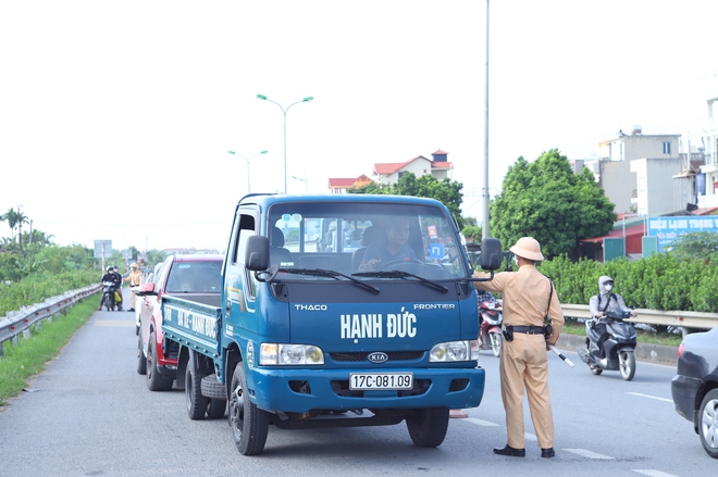 Chạy quá tốc độ cho kịp giờ làm, nhiều trường hợp bị xử lý- Ảnh 7.