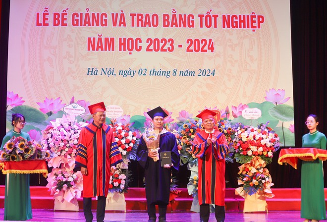 Thứ trưởng Bộ Y tế: 'Muốn làm thầy thuốc giỏi thì phải học suốt đời'- Ảnh 3.