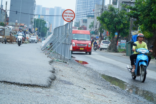 Người dân khốn khổ vì đường Ngọc Trục xuống cấp, mưa là ngập- Ảnh 8.