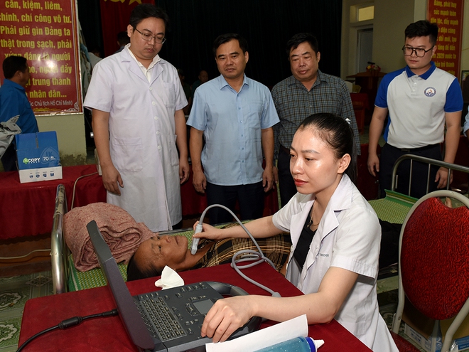 Thanh niên ngành Y tế: Khám cấp thuốc, tặng quà cho 500 người dân vùng cao Nghệ An- Ảnh 11.