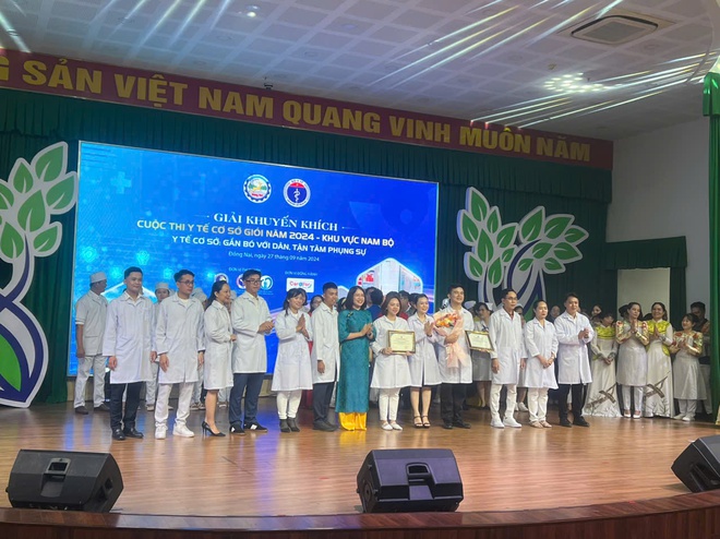 Tôn vinh vẻ đẹp tri thức, tài năng, y đức, phong cách phục vụ người bệnh của cán bộ y tế cơ sở- Ảnh 6.